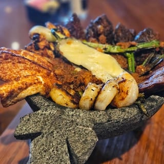 MOLCAJETE